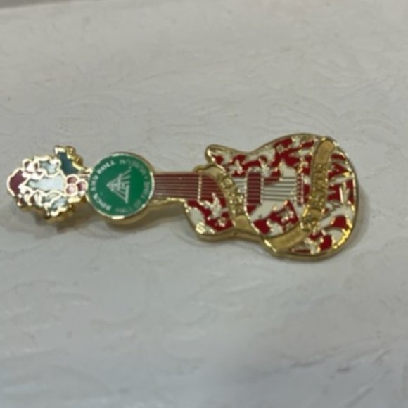 VTG Gold Toned Guitar Rock And Roll Hall Of Fame Museum Christmas Enamel Pin 2.5 - Picture 2 of 10